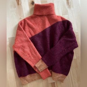 Colorblock wool turtleneck